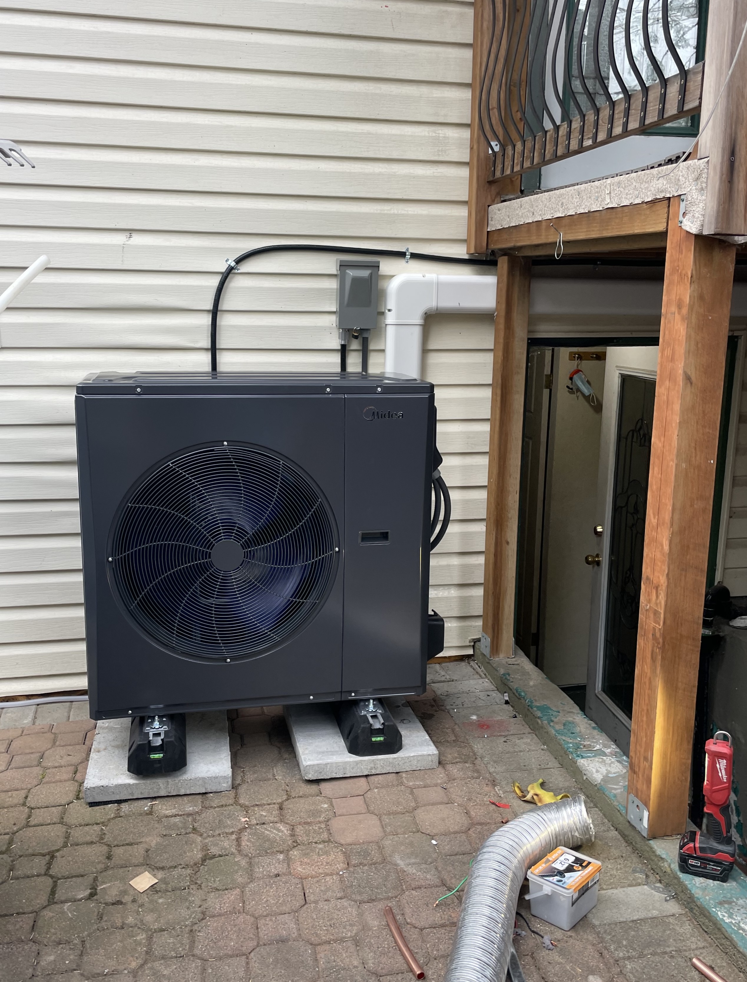 Heat pump electrical wiring by Gubond Electrical in Greater Vancouver