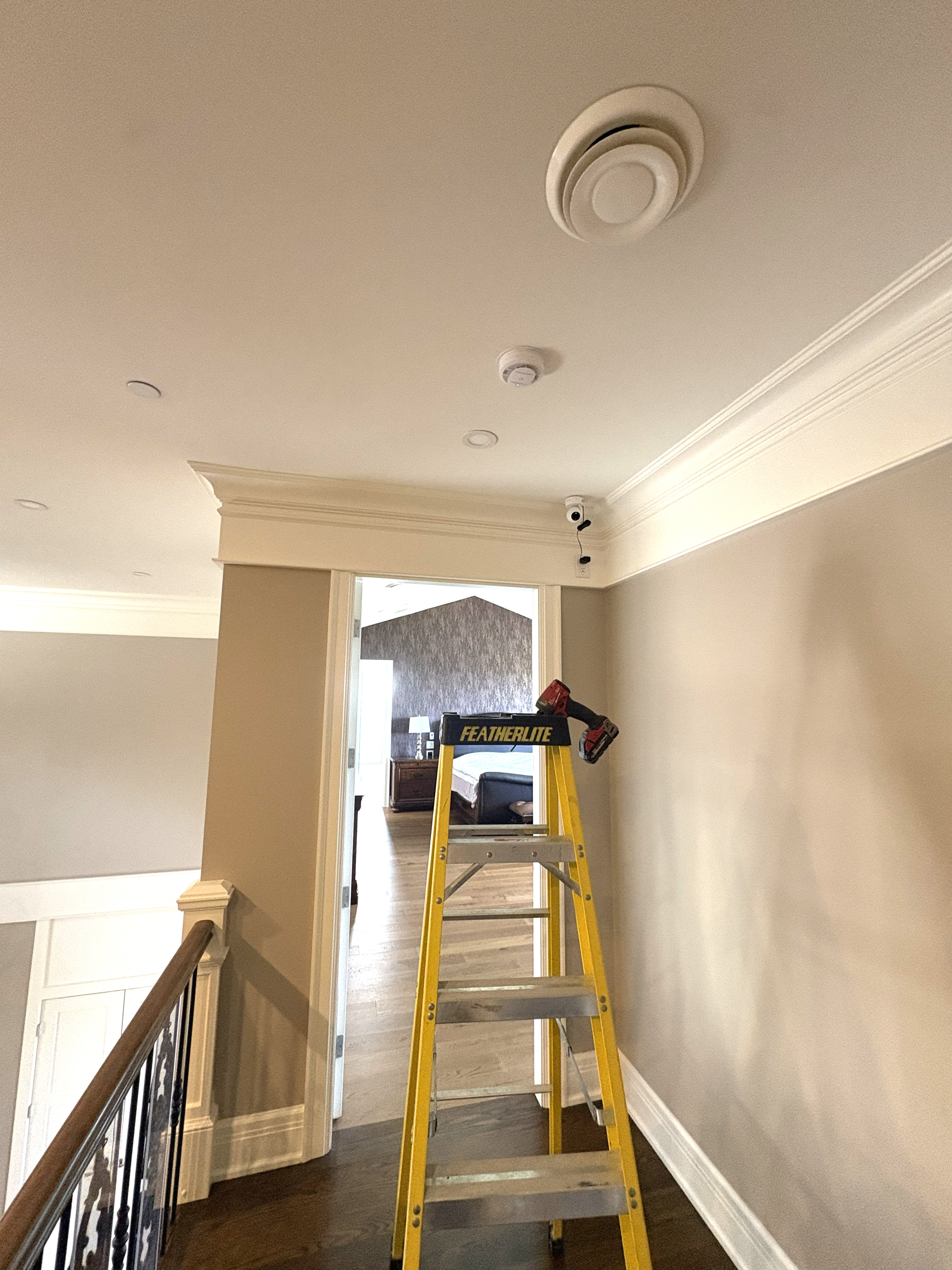 Interconnected smoke alarm system